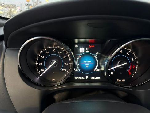 Used 2019 Jaguar F-PACE Premium image 13