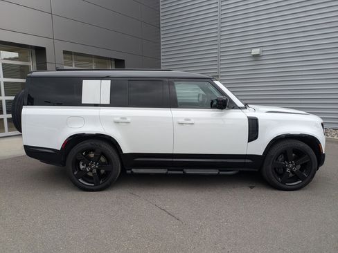 Used 2025 Land Rover Defender 130 X-Dynamic SE AWD/4WD image 5