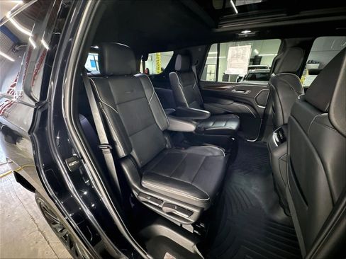 Used 2023 Cadillac Escalade Premium Luxury AWD/4WD image 28