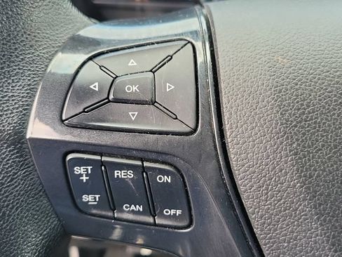 Used 2017 Ford Explorer XLT w/ Equipment Group 202A AWD/4WD image 13