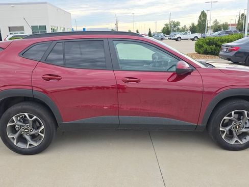 Used 2025 Chevrolet Trax LT w/ LT Convenience Package FWD image 6