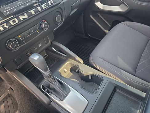 Certified 2025 Nissan Frontier SV image 24