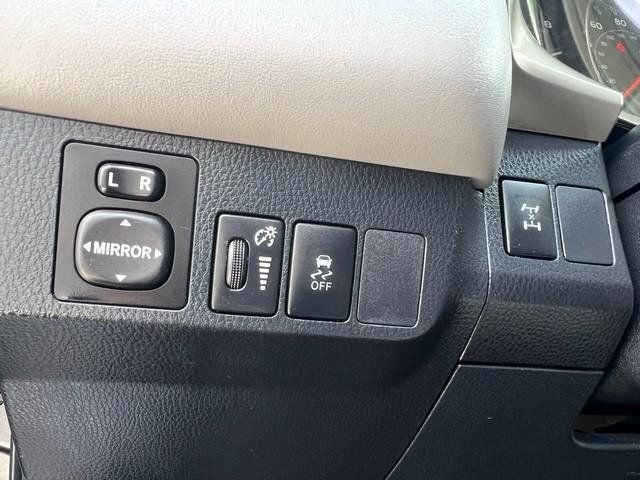 Used 2013 Toyota RAV4 XLE AWD/4WD image 11