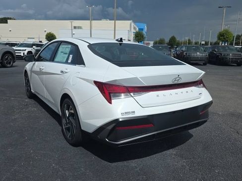 New 2026 Hyundai Elantra Limited FWD image 3