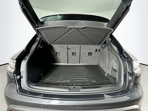 Certified 2026 Porsche Macan AWD/4WD image 28