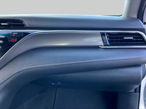 Used 2018 Toyota Camry XSE FWD image 18