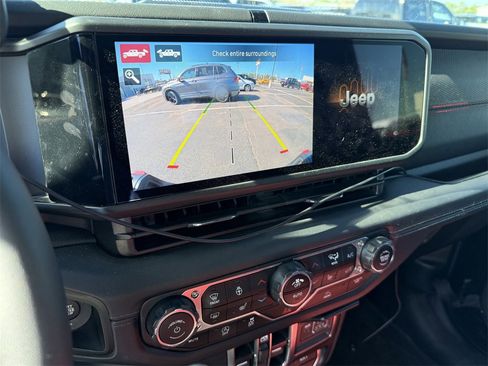 Used 2024 Jeep Gladiator Rubicon w/ Technology Group image 19