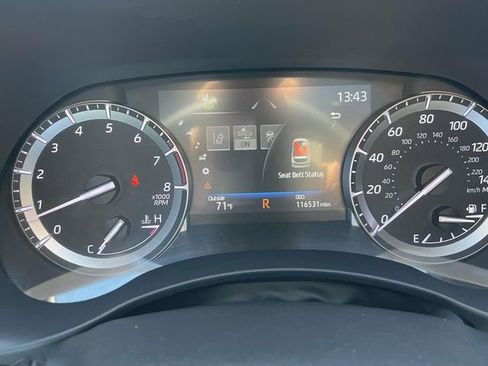 Used 2022 Toyota Highlander XSE image 25