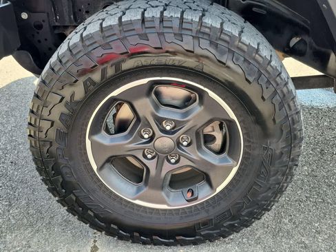 Used 2020 Jeep Gladiator Overland AWD/4WD image 6
