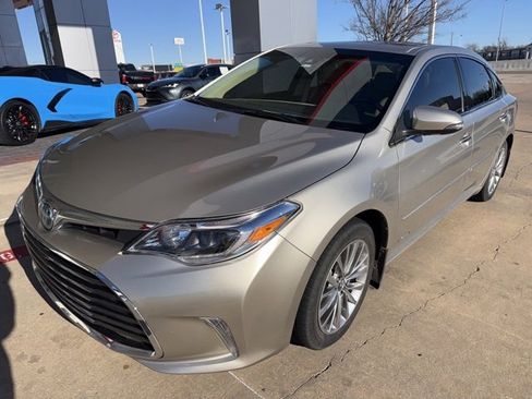 Used 2017 Toyota Avalon Limited image 3