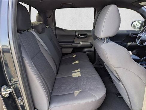 Used 2018 Toyota Tacoma TRD Sport w/ Technology Package RWD image 18