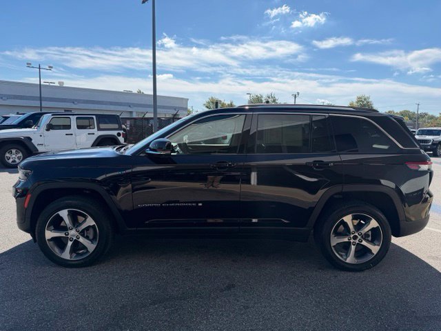 Used 2023 Jeep Grand Cherokee 4WD 4xe w/ Luxury Tech Group II image 18