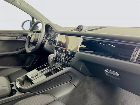 New 2026 Porsche Macan image 31