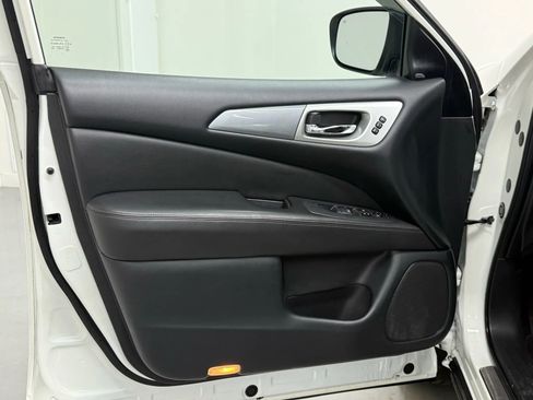 Used 2018 Nissan Pathfinder SL w/ Midnight Edition Package image 17
