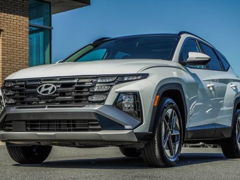 Certified 2025 Hyundai Tucson SEL AWD/4WD image 9
