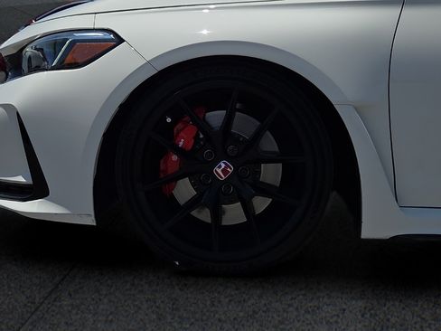 Used 2025 Honda Civic Type R image 8