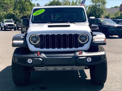 Certified 2025 Jeep Gladiator Mojave w/ Convenience Group AWD/4WD image 3