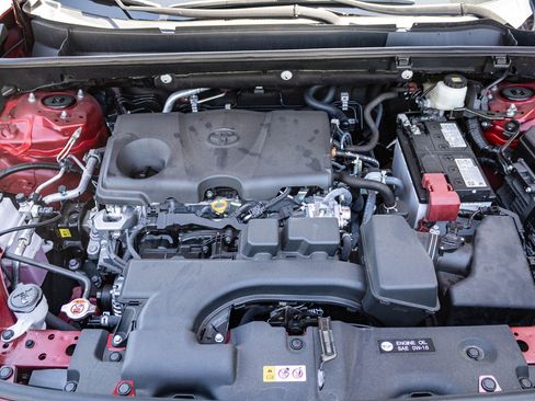 Used 2025 Toyota RAV4 LE FWD image 28
