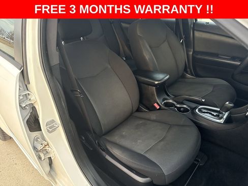 Used 2013 Dodge Avenger SE image 19