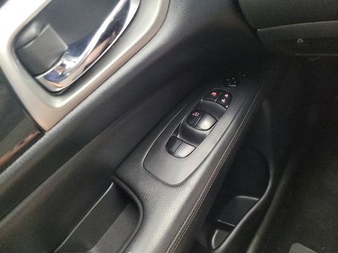 Used 2020 Nissan Pathfinder S AWD/4WD image 27