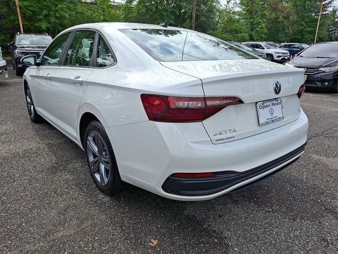 Used 2023 Volkswagen Jetta SE FWD image 4