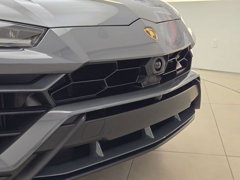 Used 2022 Lamborghini Urus AWD/4WD image 3
