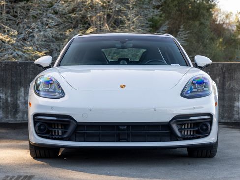 Certified 2023 Porsche Panamera Platinum Edition image 8