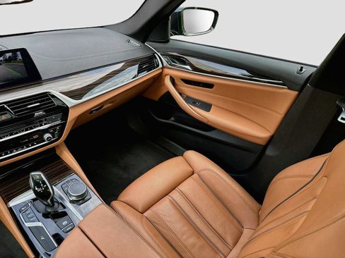 Used 2018 BMW 530i RWD image 25