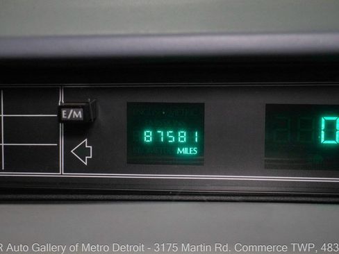 Used 1990 Cadillac Fleetwood Coupe FWD image 18
