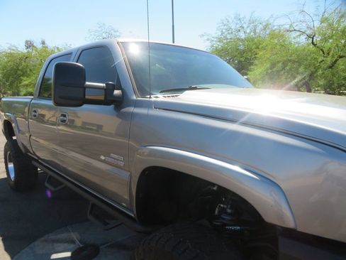 Used 2006 Chevrolet Silverado 2500 LT w/ Heavy-Duty Power Package AWD/4WD image 9