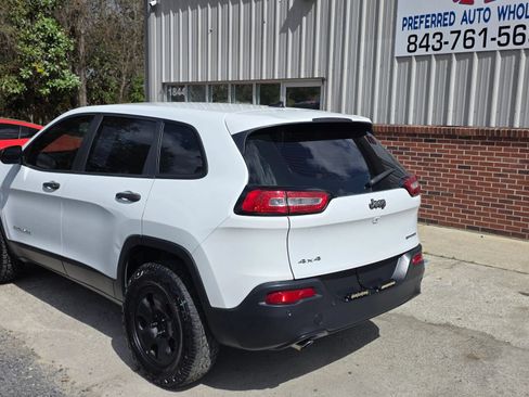 Used 2014 Jeep Cherokee Sport w/ Safety Group AWD/4WD image 5
