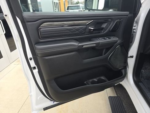 Used 2025 RAM 1500 Limited AWD/4WD image 11
