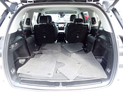 Used 2023 Jeep Grand Cherokee L Limited w/ Black Appearance Package image 6