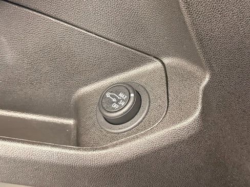 Used 2024 GMC Terrain SLT image 34