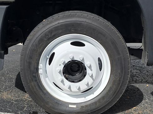 Used 2016 Ford F550 2WD Regular Cab Super Duty image 27