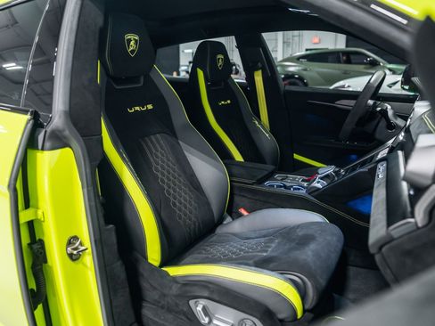 Used 2024 Lamborghini Urus Performante AWD/4WD image 12