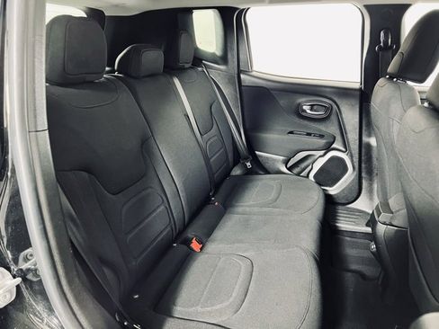 Used 2018 Jeep Renegade Latitude image 17