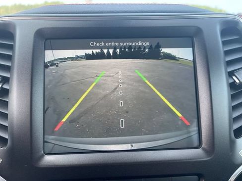 Used 2022 Jeep Cherokee Trailhawk w/ Comfort/Convenience Group AWD/4WD image 23