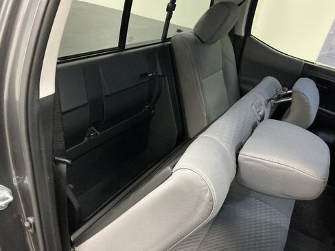 Used 2021 Toyota Tacoma SR AWD/4WD image 31