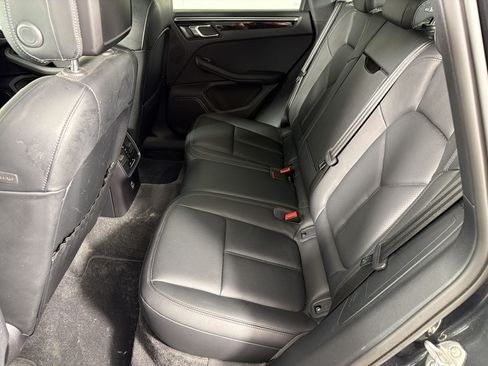 Certified 2024 Porsche Macan AWD/4WD image 23