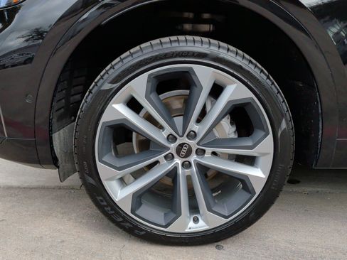 Used 2022 Audi Q5 2.0T Prestige w/ Prestige Package image 13