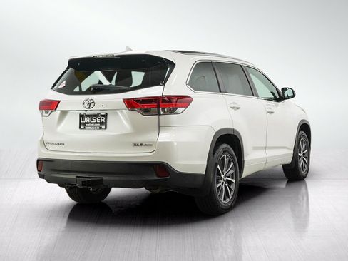 Used 2018 Toyota Highlander XLE AWD/4WD image 5