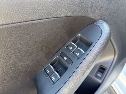 Used 2017 Volkswagen Jetta GLI image 12