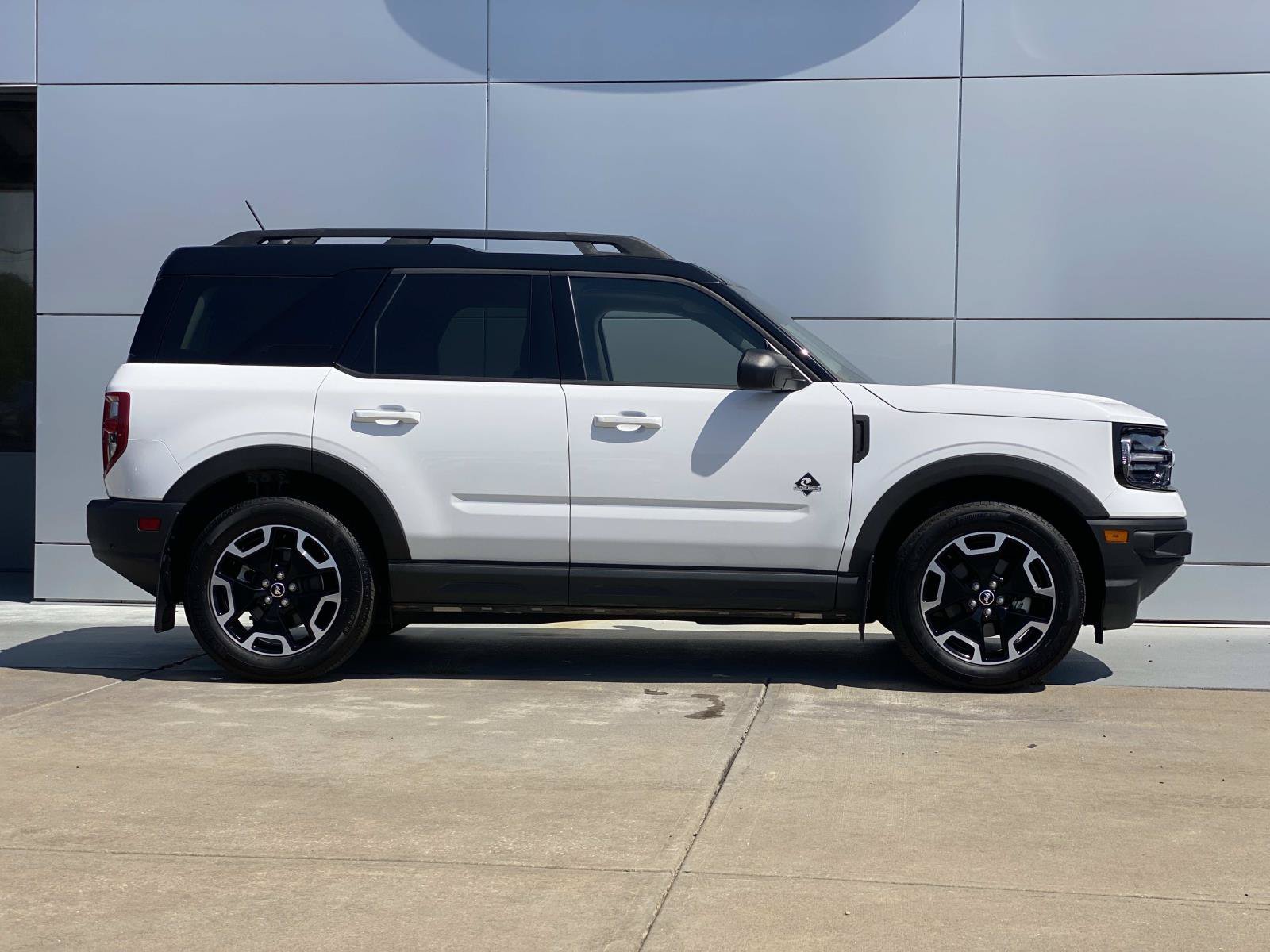 Used 2022 Ford Bronco Sport Outer Banks w/ Tech Package AWD/4WD image 3