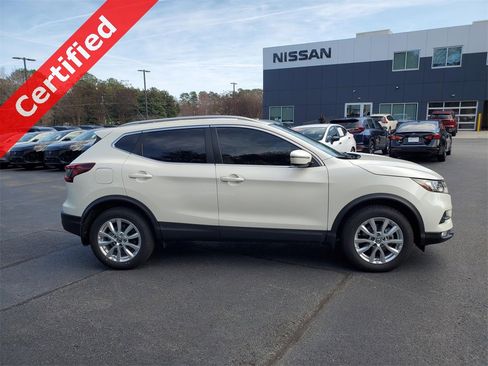 Certified 2022 Nissan Rogue Sport SV image 2