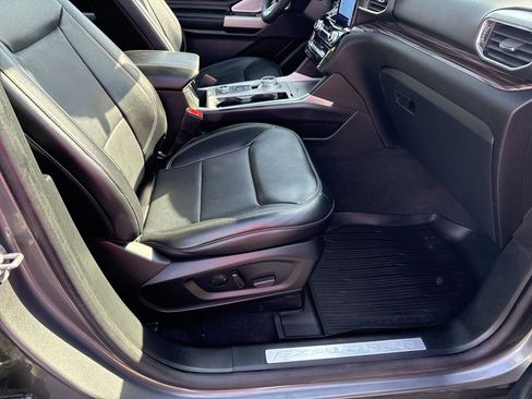 Used 2024 Ford Explorer Limited w/ Limited Technology Package image 25