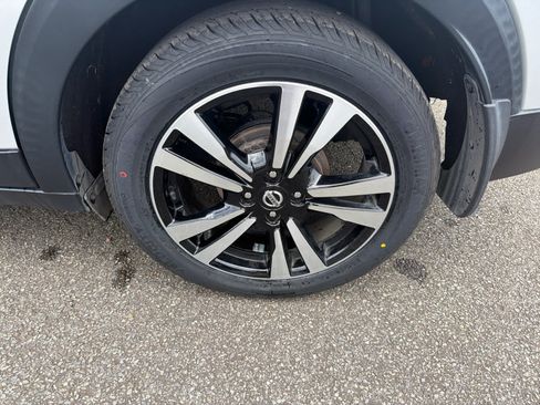Used 2020 Nissan Kicks SR FWD image 5
