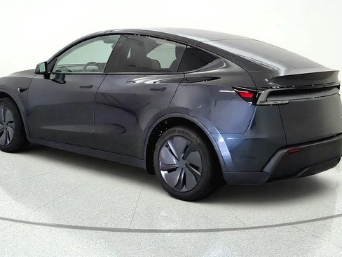 Used 2026 Tesla Model Y Long Range AWD/4WD image 4