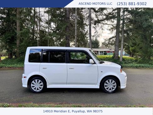Used 2005 Scion xB Hatchback 4D image 6