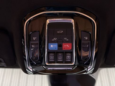 Used 2023 Jeep Grand Cherokee Summit AWD/4WD image 33